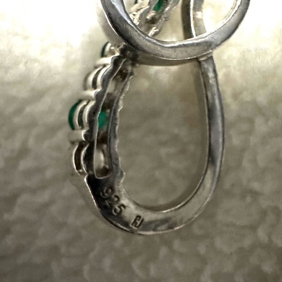 Sterling silver with emeralds and white sapphires pendant and earring set - Picture 3 of 3